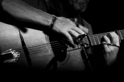 Světový kytarový virtuóz Dylan Fowler vystoupí v Táboře. Výtěžek půjde dětem