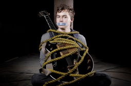 Mladý mistr kytary Joe Robinson v Táboře. Učil se na internetu a zvítězil v Austrálie hledá talent