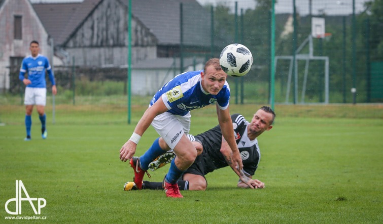 Pomozme Adámkovi na nohy. Jihočeské derby podpoří postiženého chlapce