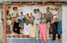 Čeněk Folk zachytil proměny přistěhovaleckého ghetta na okraji Lisabonu. Fotky vystavuje AJG