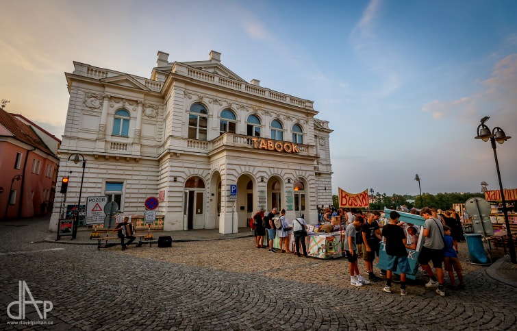 Fotoohlédnutí za návratem festivalu Tabook. Tábor žil opět knihami