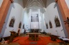 Oltář děkanského kostela v Táboře zakrylo unikátní postní plátno s jihočeskou pouští
