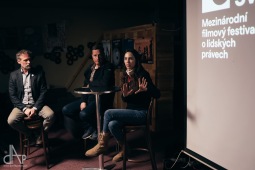 Festival Jeden svět přivezl do Tábora pestrou škálu filmů i uprchlou íránskou výtvarnici